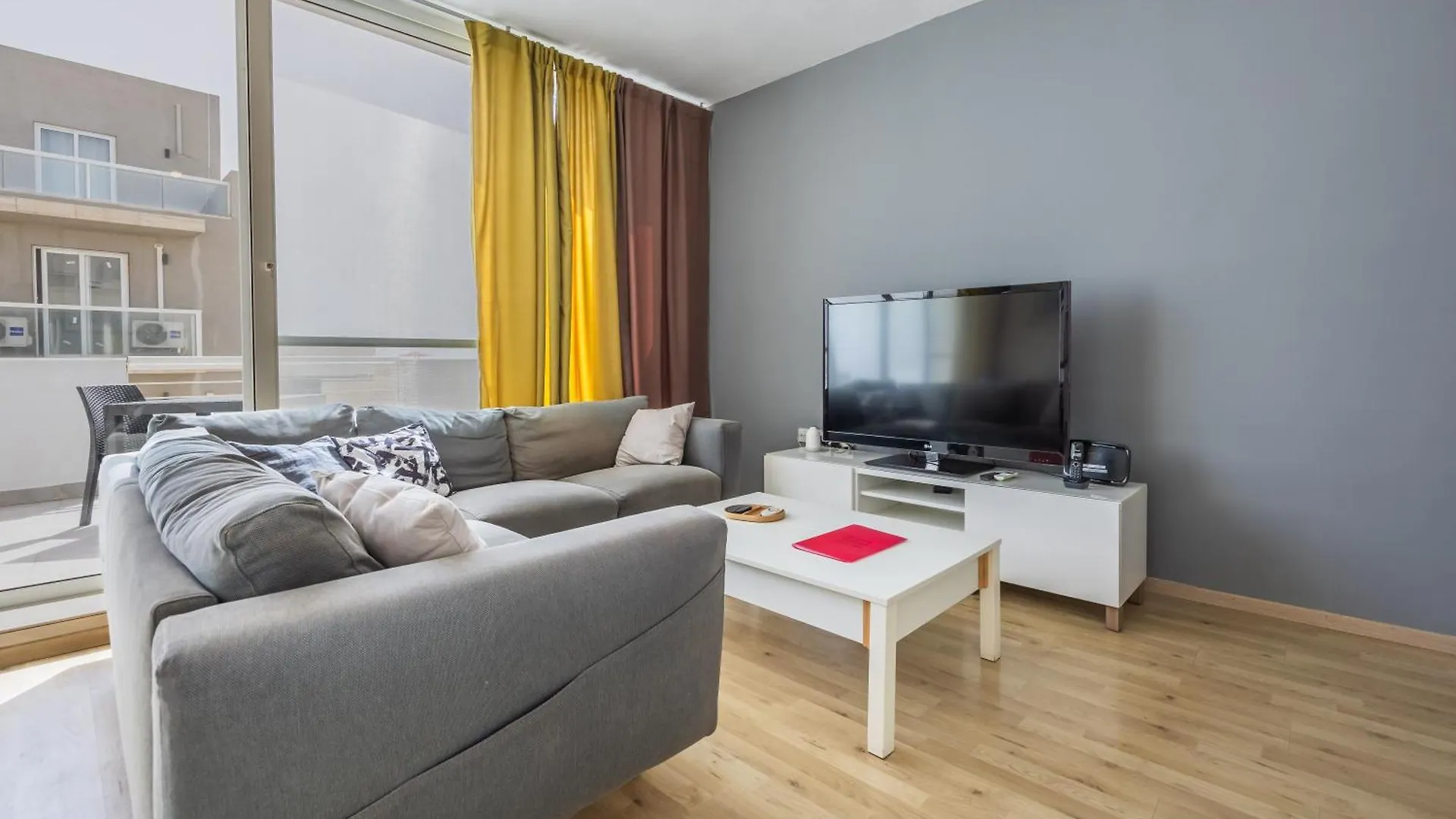 Cosy 2Br Sunlit Penthouse With Large Front Terrace - Close To St Julian'S, Sliema, & Valletta Msida 0*,