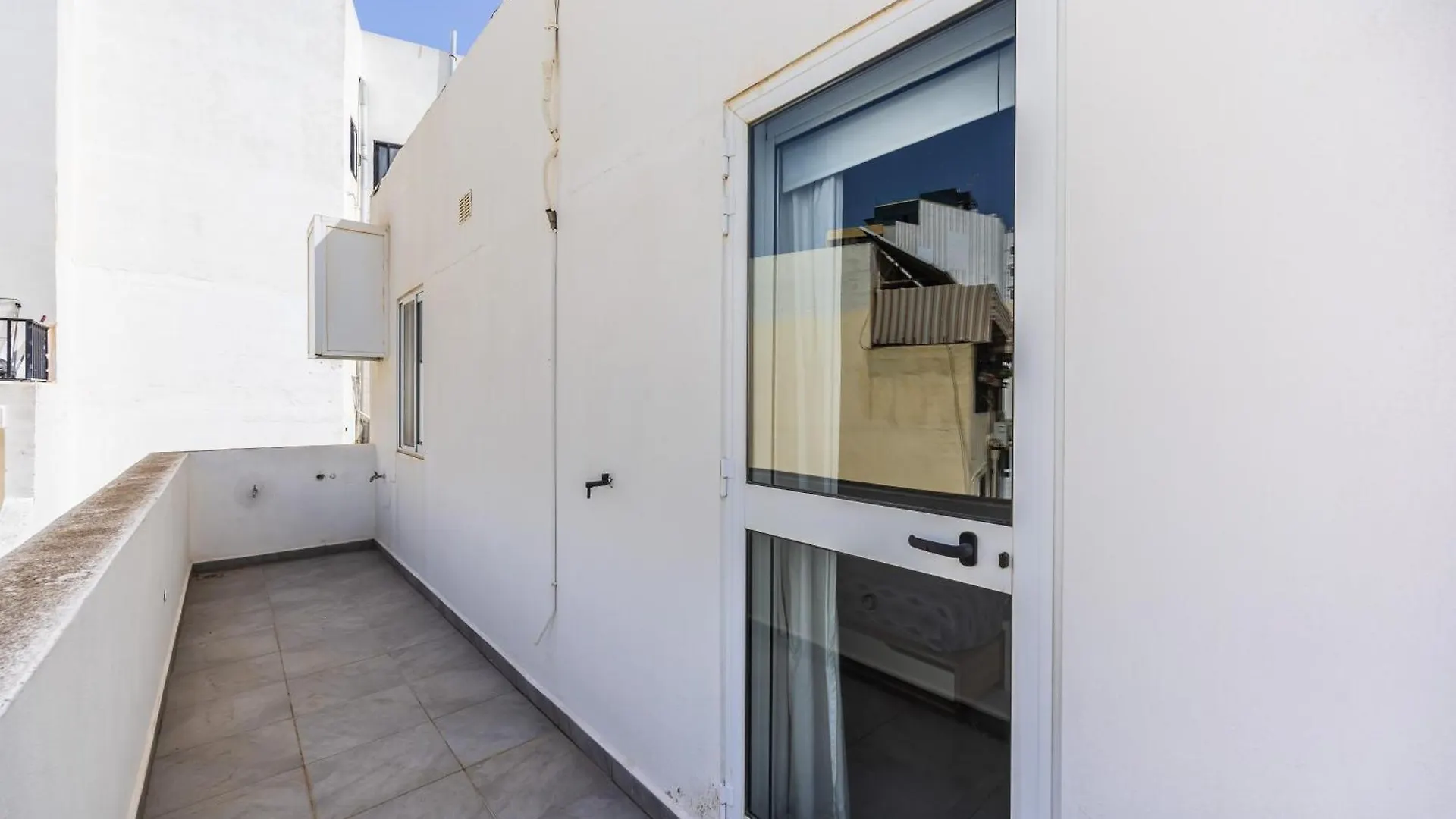 Cosy 2Br Sunlit Penthouse With Large Front Terrace - Close To St Julian'S, Sliema, & Valletta Msida Malta
