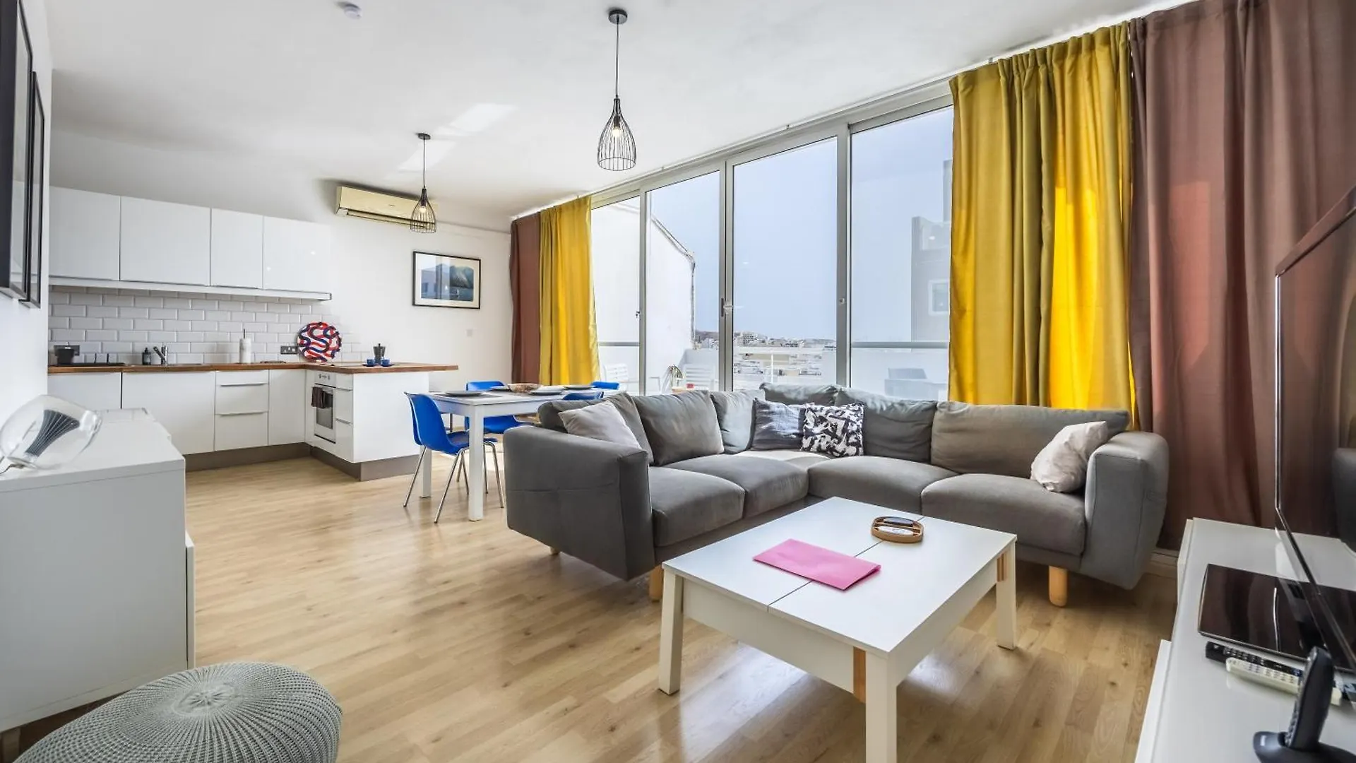 Cosy 2Br Sunlit Penthouse With Large Front Terrace - Close To St Julian'S, Sliema, & Valletta Msida Apartment